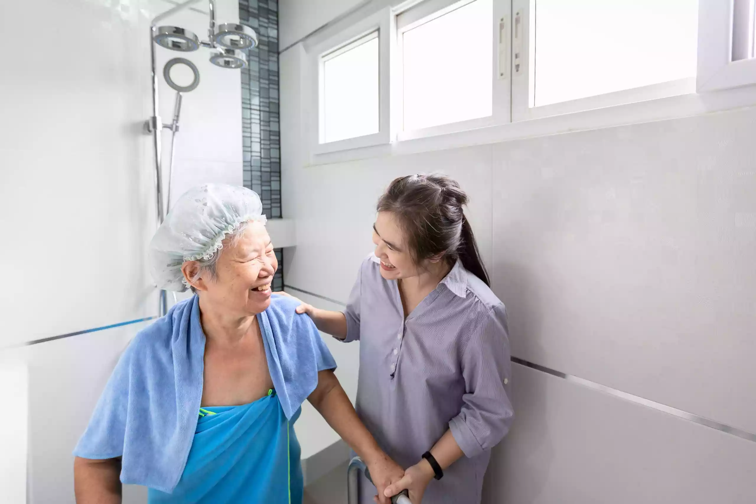 Rubber Bathroom Flooring Can Lend a Helping Hand to Elderly Folks