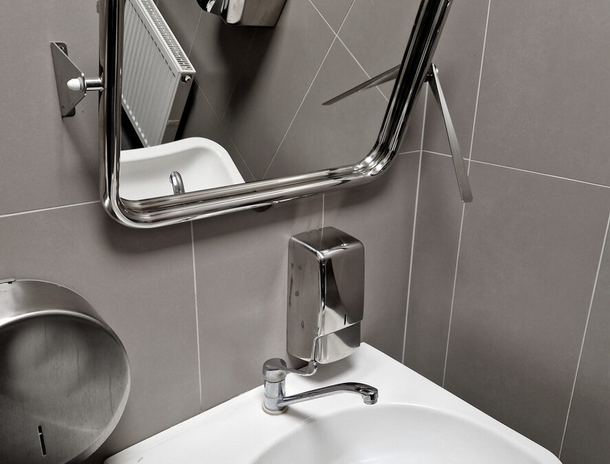 5 Ways Accessible Bathroom Mirrors Can Improve Mobility-Friendly Bathrooms